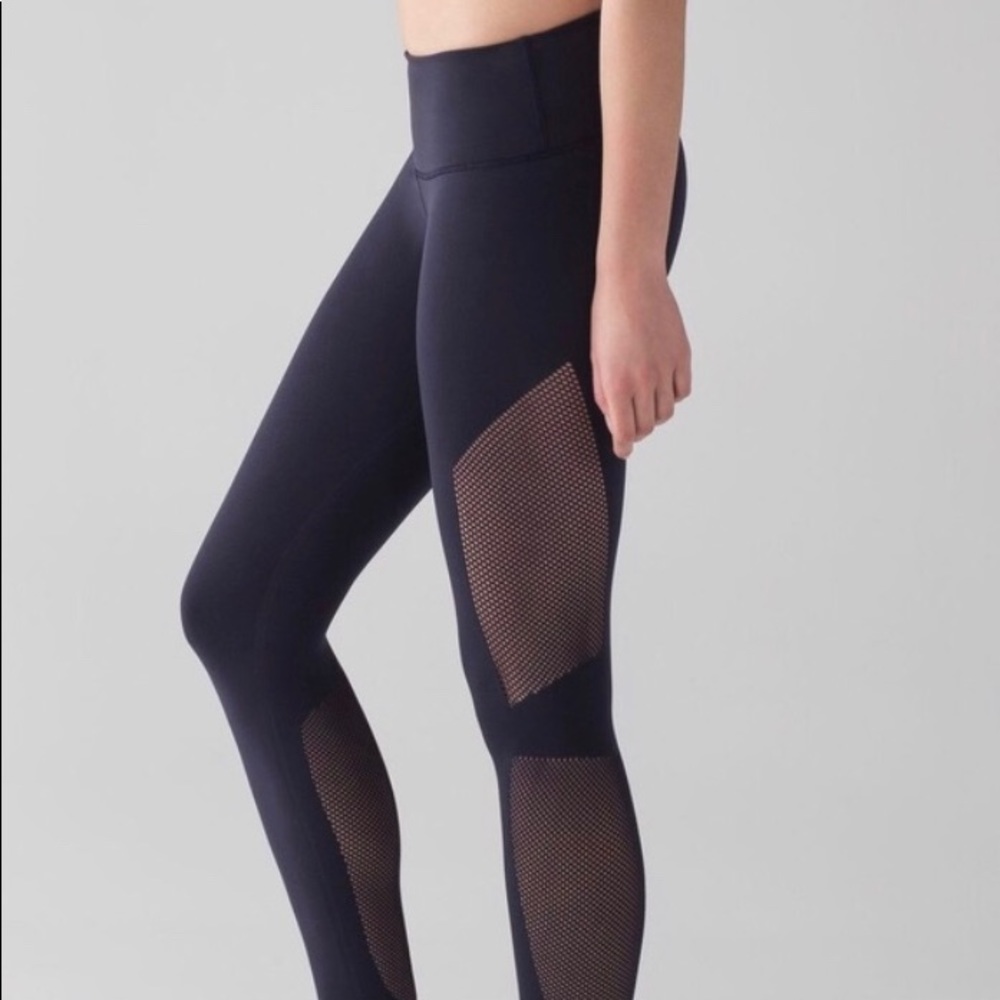 Seamless reveal Lululemon 7/8 tight